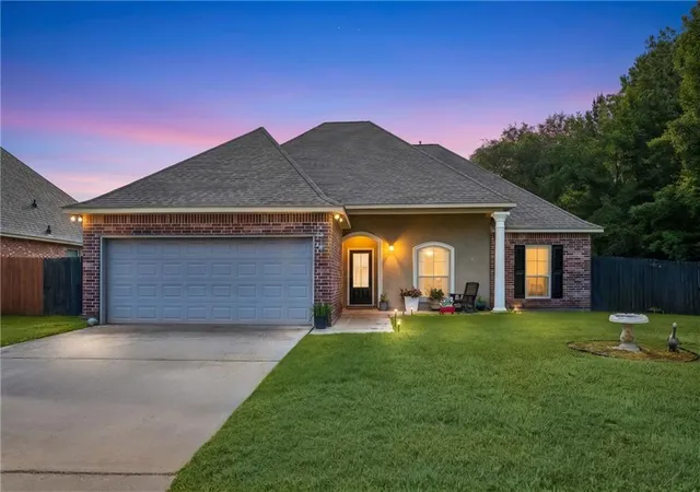 Photo 1 of Single family home for sale at 39452 Brighton Point Dr, Ponchatoula, LA 70454 | MLS# 2565347 | Listing updated on 2026-10-03