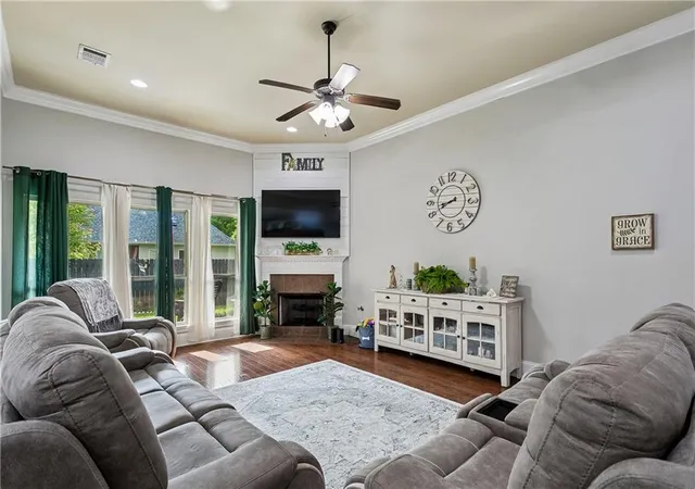 Photo 3 of Single family home for sale at 39452 Brighton Point Dr, Ponchatoula, LA 70454 | MLS# 2565347 | Listing updated on 2026-10-03