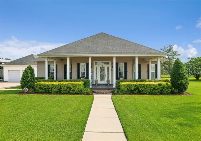 Photo 2 of Single family home for sale at 10141 Chenevert Rd, Waggaman, LA 70094 | MLS# 2565355 | Listing updated on 2026-09-03