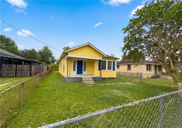 Single family home for sale at 1454 Farragut St, New Orleans, LA 70114 | MLS# 2565521