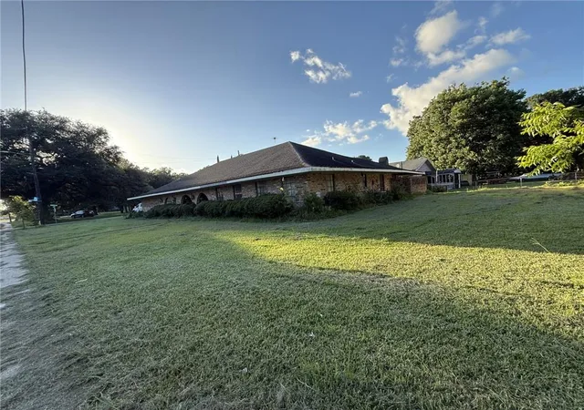 Photo 1 of Single family home for sale at 1102 W Gilman Rd, Lafayette, LA 70501 | MLS# 2565472 | Listing updated on 2026-09-17