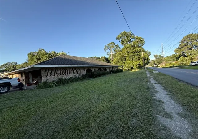 Photo 2 of Single family home for sale at 1102 W Gilman Rd, Lafayette, LA 70501 | MLS# 2565472 | Listing updated on 2026-09-17