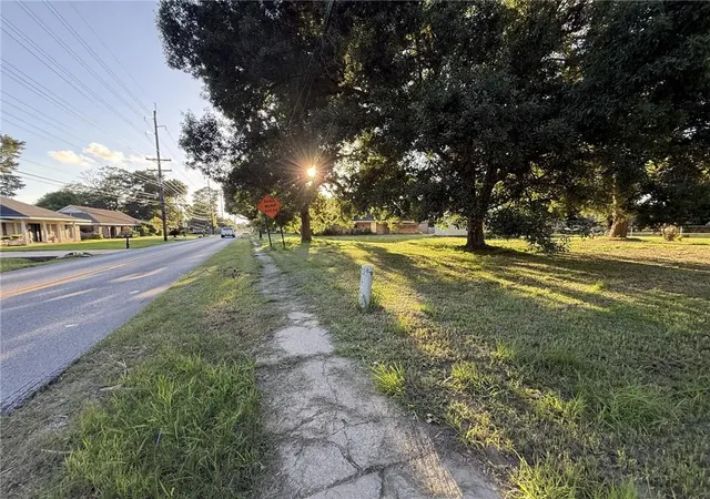Photo 3 of Single family home for sale at 1102 W Gilman Rd, Lafayette, LA 70501 | MLS# 2565472 | Listing updated on 2026-09-17