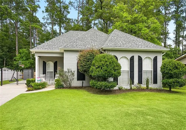 Photo 1 of Single family home for sale at 225 Highland Dr, Mandeville, LA 70471 | MLS# 2566089 | Listing updated on 2026-09-10