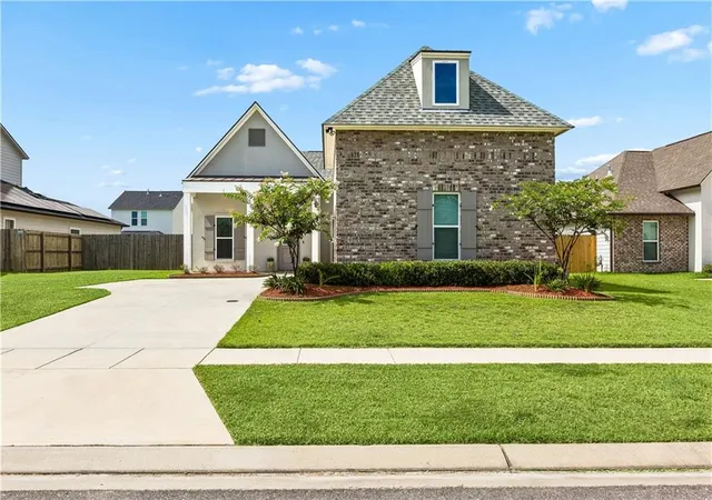 Photo 3 of Single family home for sale at 39242 High Crk Ave, Gonzales, LA 70737 | MLS# 2565500 | Listing updated on 2026-09-21