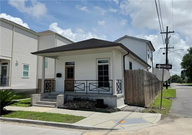 Photo 2 of Single family home for sale at 3026 S Saratoga St, New Orleans, LA 70115 | MLS# 2564301 | Listing updated on 2026-10-01