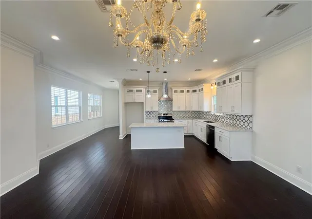 Photo 4 of Single family home for sale at 3026 S Saratoga St, New Orleans, LA 70115 | MLS# 2564301 | Listing updated on 2026-10-01
