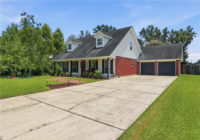 Photo 3 of Single family home for sale at 87 Surrey Dr, La Place, LA 70068 | MLS# 2566196 | Listing updated on 2026-09-19