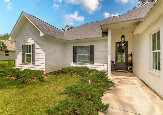 Photo 2 of Single family home for sale at 164 Keeneland Pl Loop, Folsom, LA 70438 | MLS# 2566660 | Listing updated on 2026-09-23