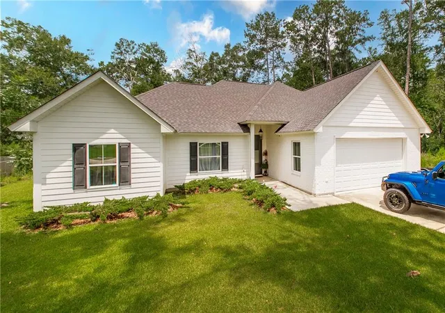 Photo 3 of Single family home for sale at 164 Keeneland Pl Loop, Folsom, LA 70438 | MLS# 2566660 | Listing updated on 2026-09-23