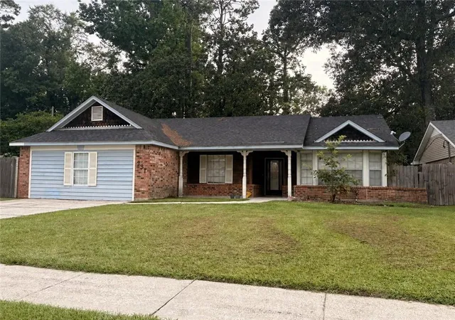 Photo 1 of Single family home for sale at 231 Forest Loop, Mandeville, LA 70471 | MLS# 2566428 | Listing updated on 2026-09-22