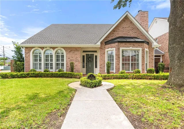 Photo 3 of Single family home for sale at 1 Veeda Ct, River Ridge, LA 70123 | MLS# 2566823 | Listing updated on 2026-09-08