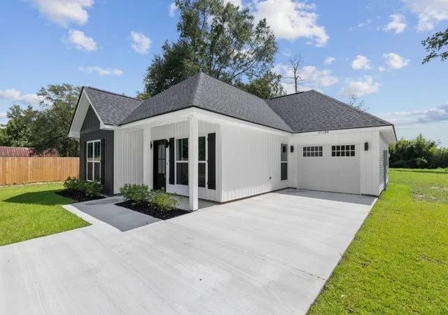 Single family home for sale at 17188 E Park Ave, Hammond, LA 70403 | MLS# 2566909