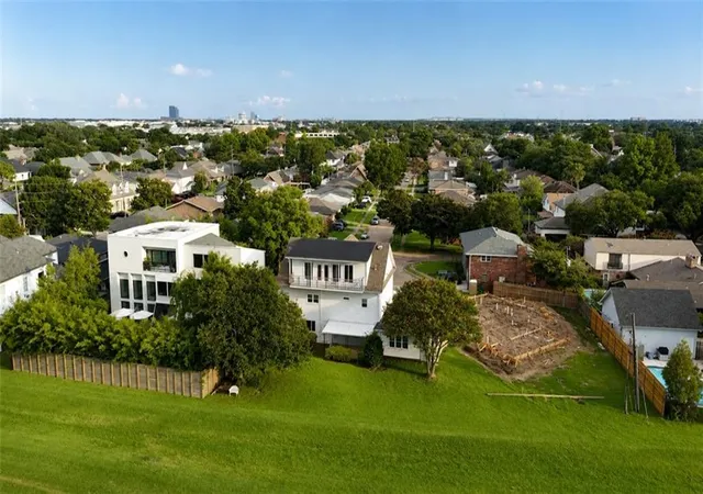 Photo 2 of Single family home for sale at 4808 Neyrey Dr, Metairie, LA 70002 | MLS# 2565984 | Listing updated on 2026-10-01