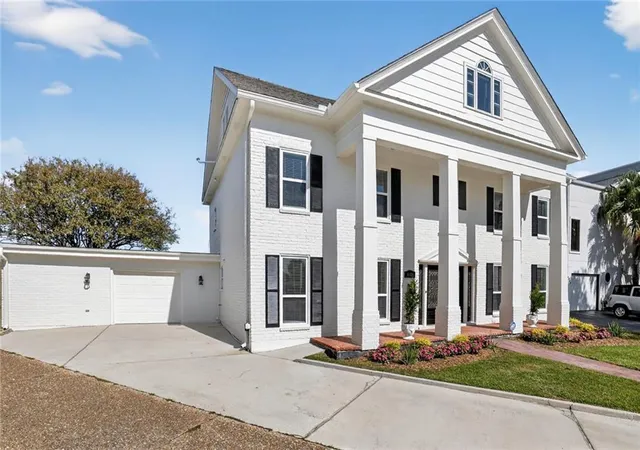 Photo 3 of Single family home for sale at 4808 Neyrey Dr, Metairie, LA 70002 | MLS# 2565984 | Listing updated on 2026-10-01