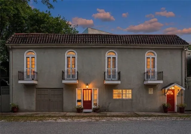 Photo 2 of Multi family home for sale at 330 Dahlia St, Metairie, LA 70005 | MLS# 2564308 | Listing updated on 2026-08-30