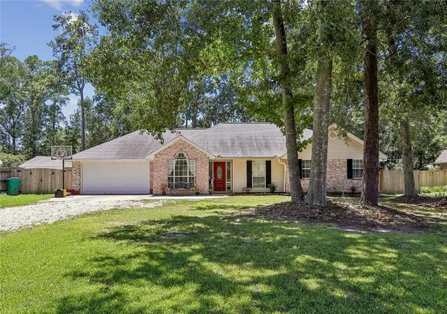 Photo 1 of Single family home for sale at 612 Heavens Dr, Mandeville, LA 70471 | MLS# 2567192 | Listing updated on 2026-10-02