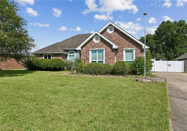 Photo 1 of Single family home for sale at 118 Roseland Dr, Luling, LA 70070 | MLS# 2567301 | Listing updated on 2026-09-12