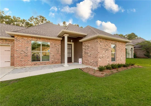 Photo 1 of Single family home for sale at 40049 Olde Ml Ln, Ponchatoula, LA 70454 | MLS# 2564612 | Listing updated on 2026-09-23