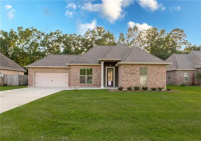 Photo 2 of Single family home for sale at 40049 Olde Ml Ln, Ponchatoula, LA 70454 | MLS# 2564612 | Listing updated on 2026-09-23