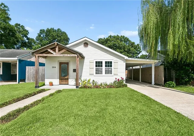 Photo 1 of Sale Pending at 284 W Shannon Ln, Harahan, LA 70123 | MLS# 2567605 | Listing updated on 2026-09-02