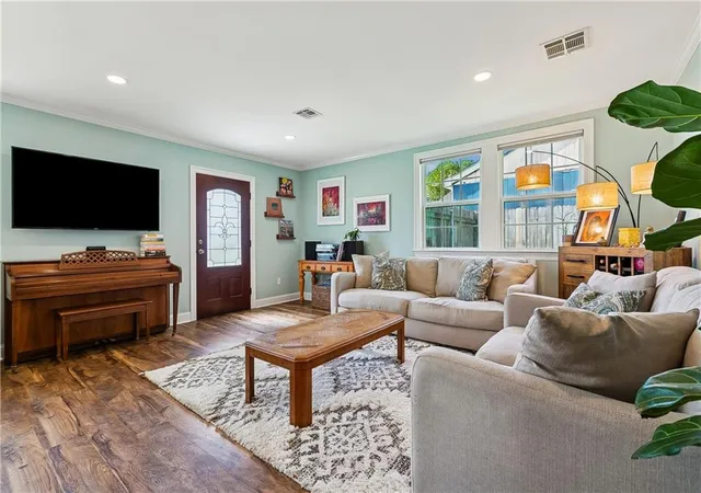 Photo 2 of Sale Pending at 284 W Shannon Ln, Harahan, LA 70123 | MLS# 2567605 | Listing updated on 2026-09-02
