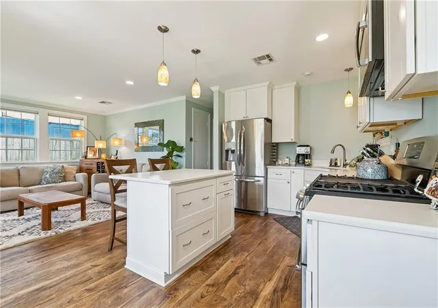 Photo 4 of Sale Pending at 284 W Shannon Ln, Harahan, LA 70123 | MLS# 2567605 | Listing updated on 2026-09-02