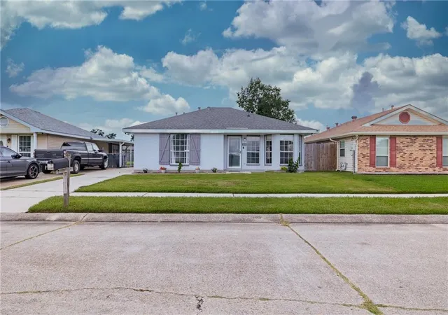 Photo 1 of Single family home for sale at 2712 Byp Teche Dr, Marrero, LA 70072 | MLS# 2567357 | Listing updated on 2026-08-31