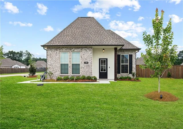 Photo 1 of Single family home for sale at 1190 Barrington Dr, Covington, LA 70435 | MLS# 2567369 | Listing updated on 2026-09-09