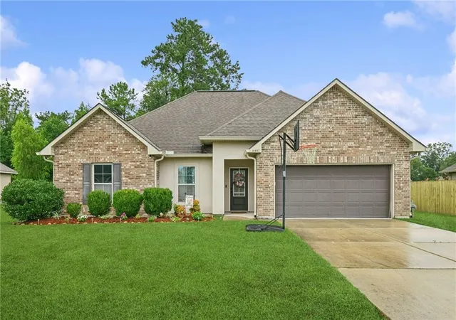 Photo 1 of Sale Pending at 41442 Steph's Plz, Ponchatoula, LA 70454 | MLS# 2567663 | Listing updated on 2026-10-22