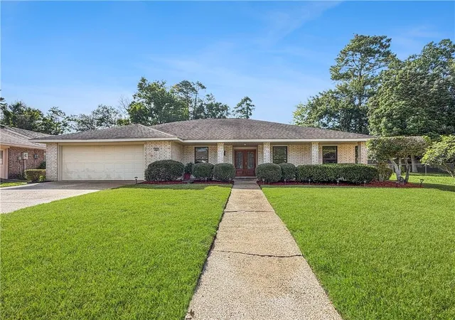 Photo 2 of Single family home for sale at 803 Jefferson Ct, Slidell, LA 70458 | MLS# 2565979 | Listing updated on 2026-09-01
