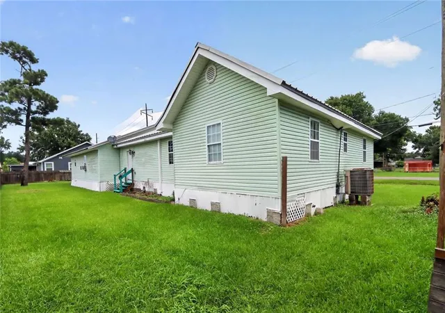 Photo 12 of Single family home for sale at 557 Clayton Dr, Norco, LA 70079 | MLS# 2567846 | Listing updated on 2026-09-11