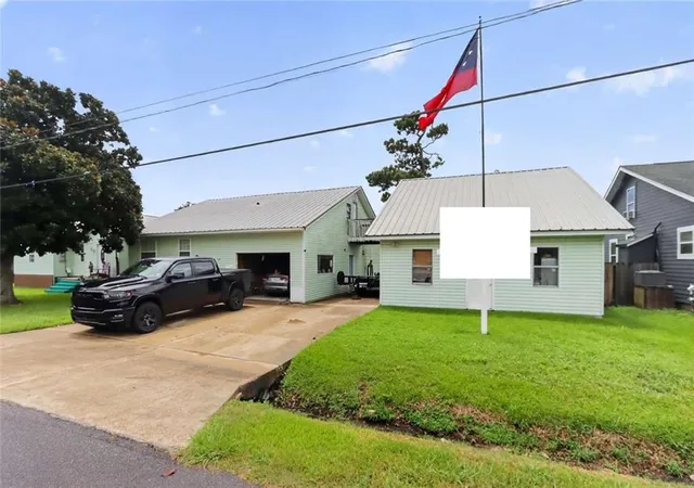 Single family home for sale at 557 Clayton Dr, Norco, LA 70079 | MLS# 2567846