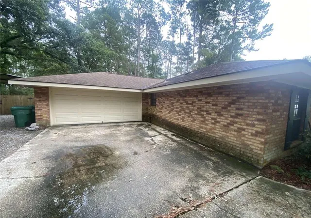 Photo 2 of Single family home for sale at 321 N Buckingham Dr, Slidell, LA 70461 | MLS# 2567847 | Listing updated on 2026-09-10