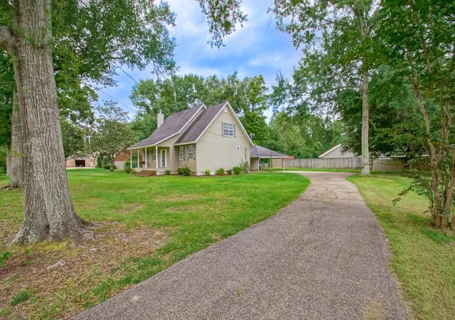 Photo 2 of Single family home for sale at 42773 Robinwood Dr, Hammond, LA 70403 | MLS# 2567761 | Listing updated on 2026-09-23
