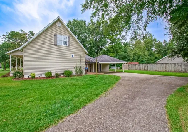 Photo 3 of Single family home for sale at 42773 Robinwood Dr, Hammond, LA 70403 | MLS# 2567761 | Listing updated on 2026-09-23