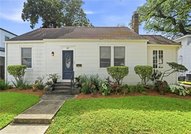 Photo 1 of Single family home for sale at 17 Beverly Garden Dr, Metairie, LA 70001 | MLS# 2567970 | Listing updated on 2026-08-30