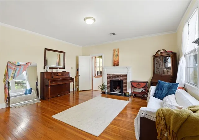 Photo 3 of Single family home for sale at 17 Beverly Garden Dr, Metairie, LA 70001 | MLS# 2567970 | Listing updated on 2026-08-30