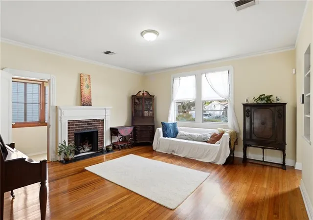 Photo 4 of Single family home for sale at 17 Beverly Garden Dr, Metairie, LA 70001 | MLS# 2567970 | Listing updated on 2026-08-30