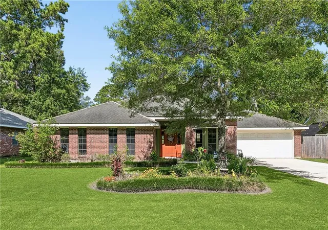 Photo 1 of Single family home for sale at 16 Cara Ct, Mandeville, LA 70471 | MLS# 2568182 | Listing updated on 2026-09-21