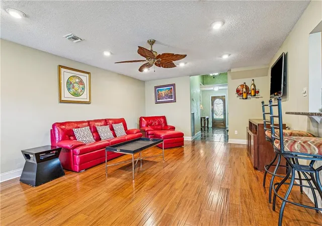 Photo 4 of Single family home for sale at 4500 Hessmer Ave, Metairie, LA 70002 | MLS# 2560077 | Listing updated on 2026-08-31