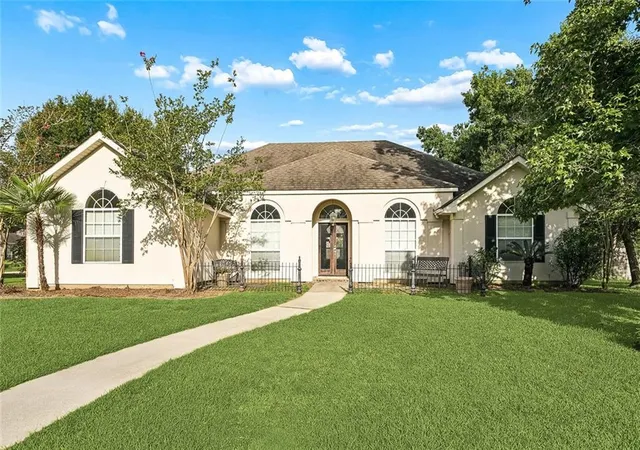 Photo 2 of Single family home for sale at 403 Ave Palais Royal, Covington, LA 70433 | MLS# 2568353 | Listing updated on 2026-09-16