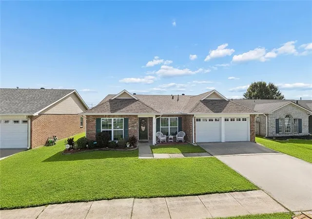 Photo 2 of Single family home for sale at 17 Oakley Dr, Destrehan, LA 70047 | MLS# 2567422 | Listing updated on 2026-09-12