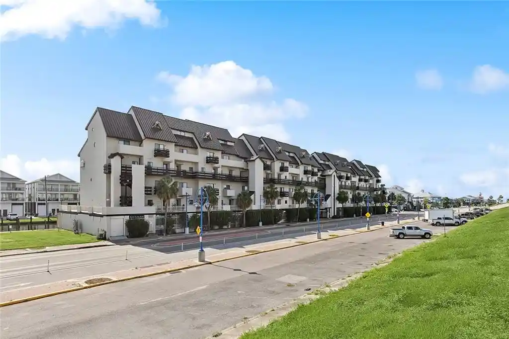 Listing Photo 1 - Condo for sale in Lighthouse Harbor Condominiums located at 7300 Lakeshore Dr, New Orleans, LA 70124 - Unit 7300 Lakeshore Dr