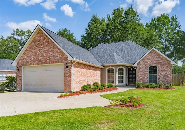 Photo 1 of Single family home for sale at 140 Kathie Dr, Ponchatoula, LA 70454 | MLS# 2568123 | Listing updated on 2026-08-31