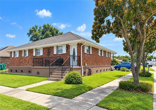 Photo 2 of Single family home for sale at 1233 Curtis St, Harvey, LA 70058 | MLS# 2568466 | Listing updated on 2026-10-07