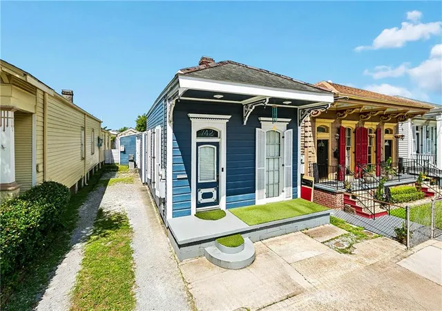 Photo 2 of Single family home for sale at 742 Delachaise St, New Orleans, LA 70115 | MLS# 2568380 | Listing updated on 2026-10-01