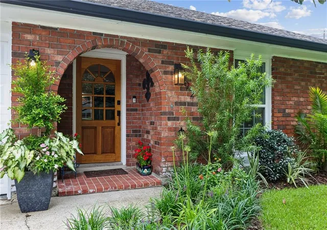 Photo 3 of Single family home for sale at 192 Cindy Lou Pl, Mandeville, LA 70448 | MLS# 2568443 | Listing updated on 2026-09-19