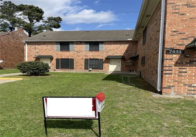 Photo 1 of Townhouse for sale at 7051 Perkins Pl Ct, Baton Rouge, LA 70808 | MLS# 2568545 | Listing updated on 2026-09-09