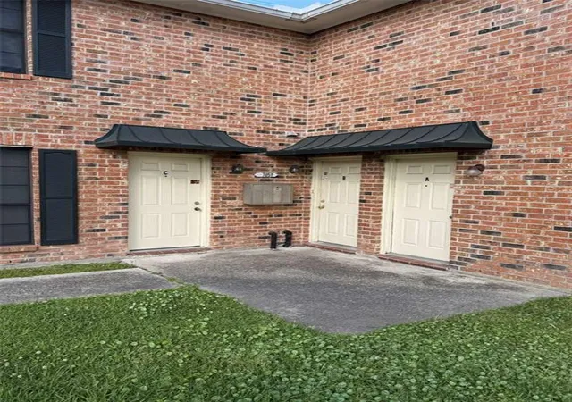 Photo 2 of Townhouse for sale at 7051 Perkins Pl Ct, Baton Rouge, LA 70808 | MLS# 2568545 | Listing updated on 2026-09-09